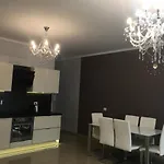 Royal Queen And King Luxury Apartmán *