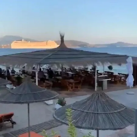 Royal Queen And King Luxury * Sarande