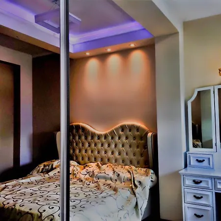 Royal Queen And King Luxury Saranda