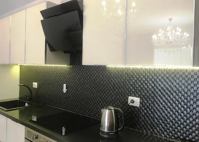 Royal Queen And King Luxury Sarande