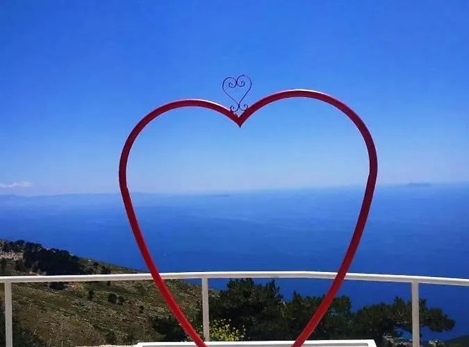 Royal Queen And King Luxury Apartment Sarande