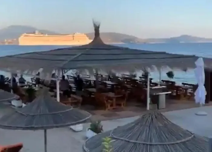 Royal Queen And King Luxury * Sarande