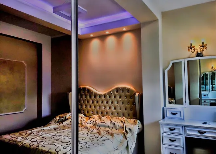 Royal Queen And King Luxury Saranda