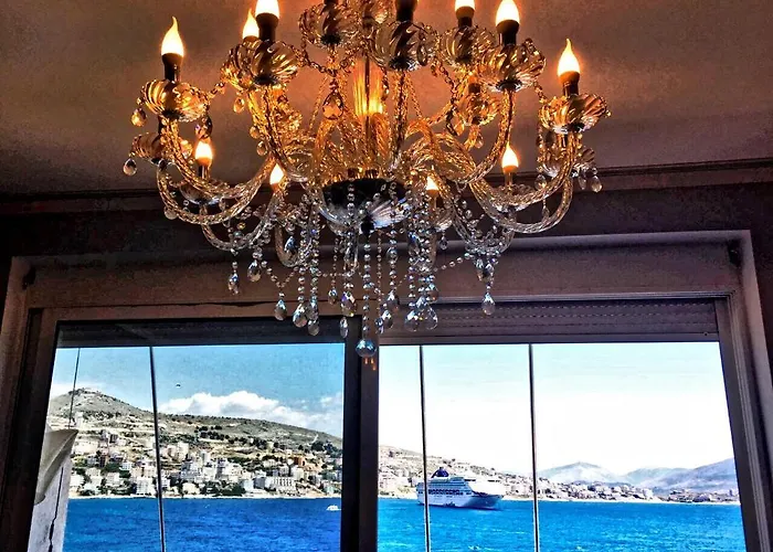 Royal Queen And King Luxury Sarande