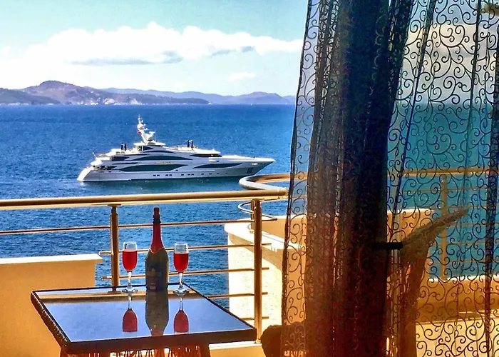 Royal Queen And King Luxury Apartment Sarande